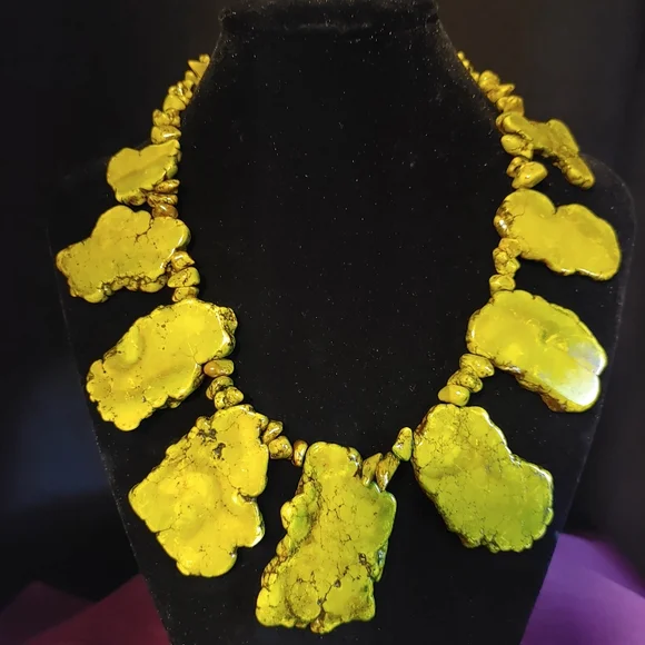 Green Howlite Turquoise Earthy Slabs Bib Necklace - Picture 2 of 4